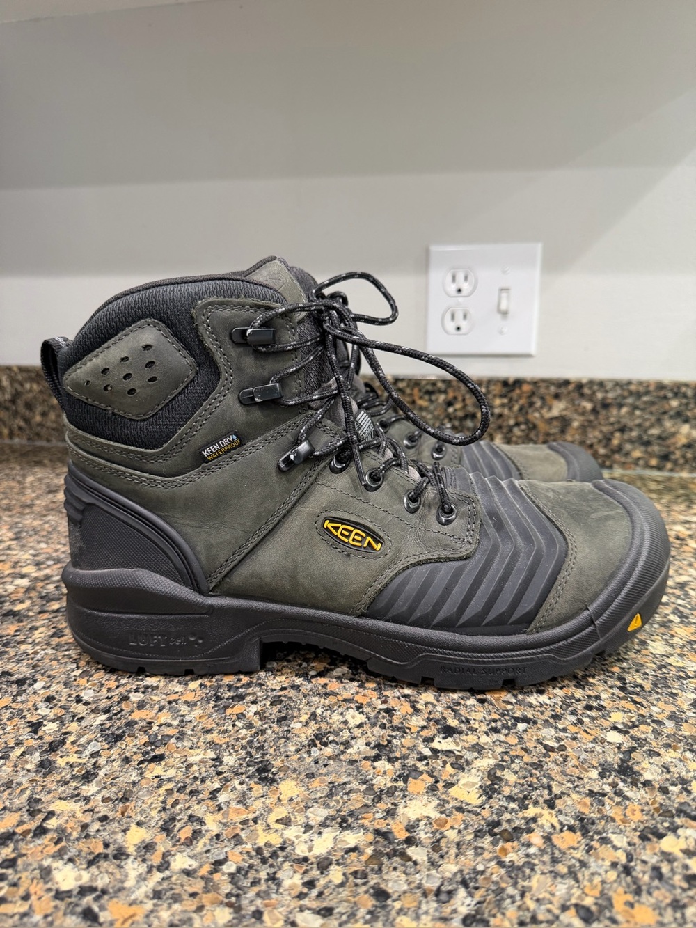 KEEN Men's Waterproof Olive Green Work Boots 11EE